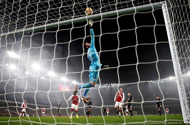 Bỏ lại khó khăn, sao Dortmund chung tay mang niềm vui đến NHM - Bóng Đá