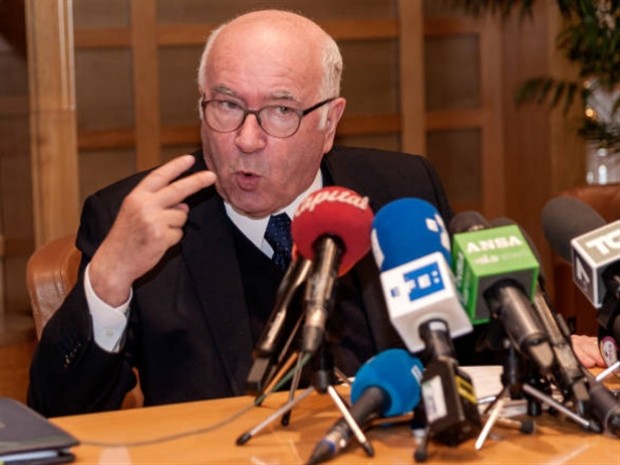 Họp báo căng thẳng, ông Tavecchio rời ghế chủ tịch FIGC - Bóng Đá