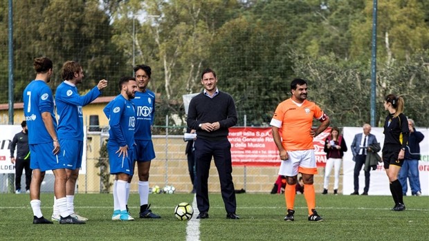 Totti đứng lên đòi công bằng cho phái yếu - Bóng Đá