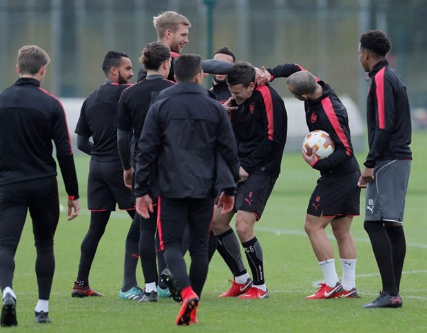 CĐV thở phào khi Arsenal không có thêm chấn thương - Bóng Đá