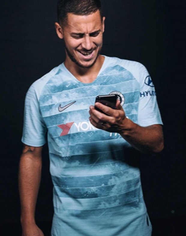 Áo mới Chelsea, nội dung ẩn phải dùng điện thoại mới thấy - Bóng Đá