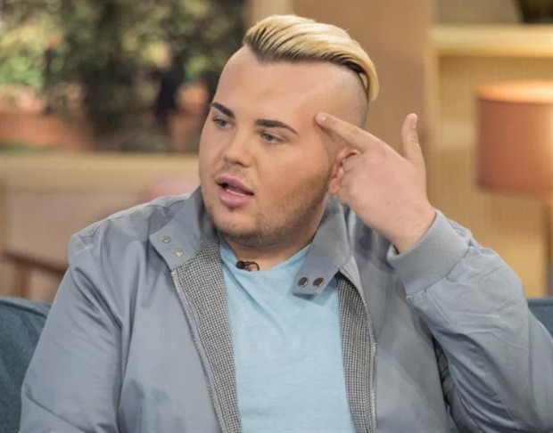 Vì muốn thành Beckham, fan cuồng mất tiền và suýt mất luôn mạng - Bóng Đá