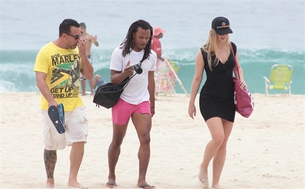 Ở tuổi 44, Edgar Davids vẫn khiến các chân dài 'gục ngã' - Bóng Đá