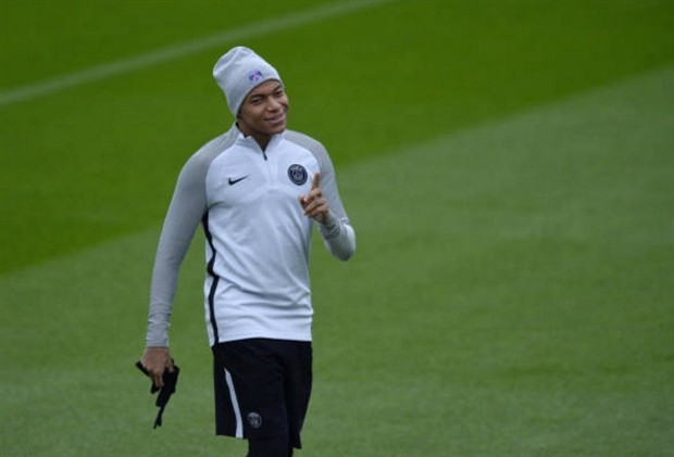 Mbappe liên tục pha trò khiến Neymar không thể nhịn cười - Bóng Đá