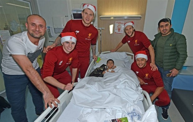 Klopp dẫn đầu Lữ Đoàn Đỏ 'tấn công' bệnh viện tại Liverpool - Bóng Đá