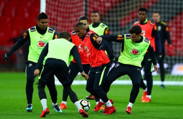 Neymar bị 'triệt hạ', Coutinho nóng lòng chờ ngày trở lại - Bóng Đá