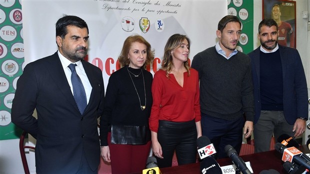 Totti đứng lên đòi công bằng cho phái yếu - Bóng Đá
