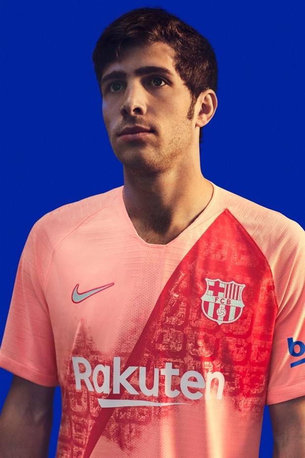 Áo mới đậm chất đường phố của Barcelona  - Bóng Đá