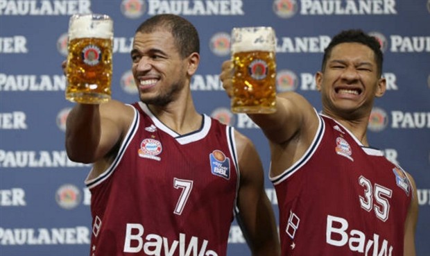 Quên đi thất bại, sao Bayern nâng ly cùng người hâm mộ - Bóng Đá