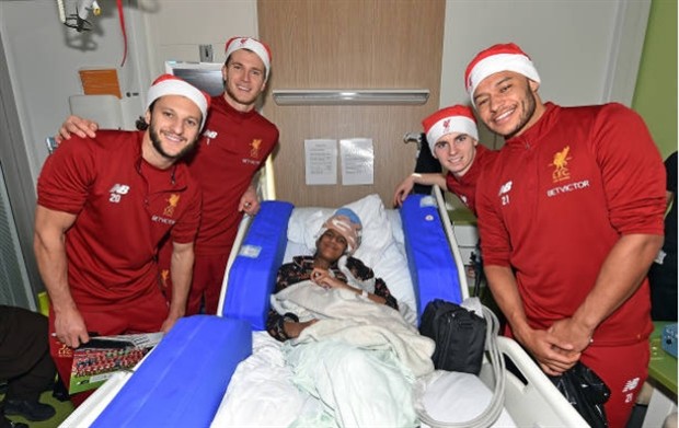 Klopp dẫn đầu Lữ Đoàn Đỏ 'tấn công' bệnh viện tại Liverpool - Bóng Đá