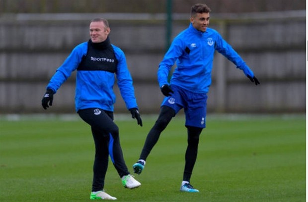 Big Sam vắng mặt, sân tập Everton mở hội - Bóng Đá