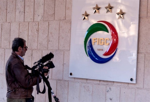 Họp báo căng thẳng, ông Tavecchio rời ghế chủ tịch FIGC - Bóng Đá