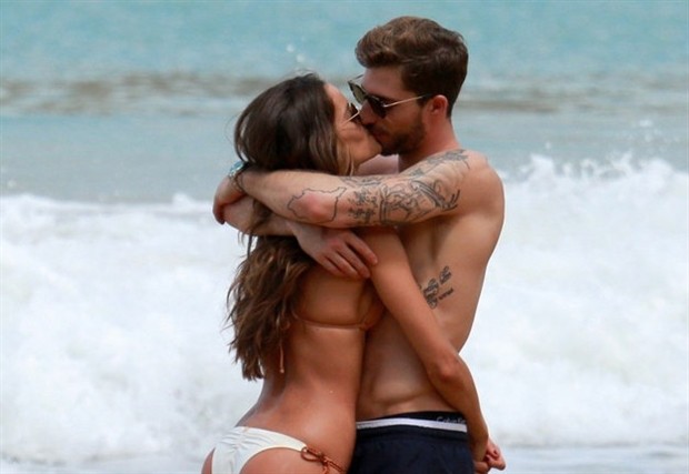 Bị thất sủng tại PSG, Trapp ra biển xả hơi bên người đẹp - Bóng Đá