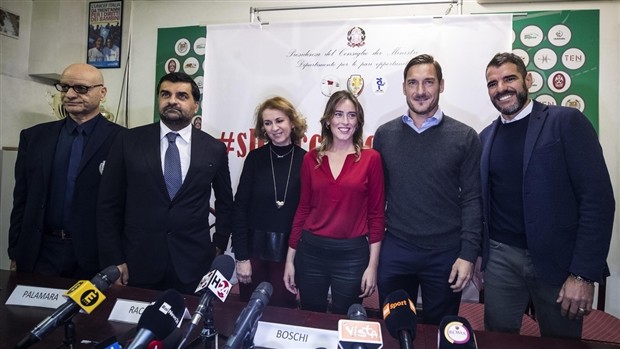 Totti đứng lên đòi công bằng cho phái yếu - Bóng Đá