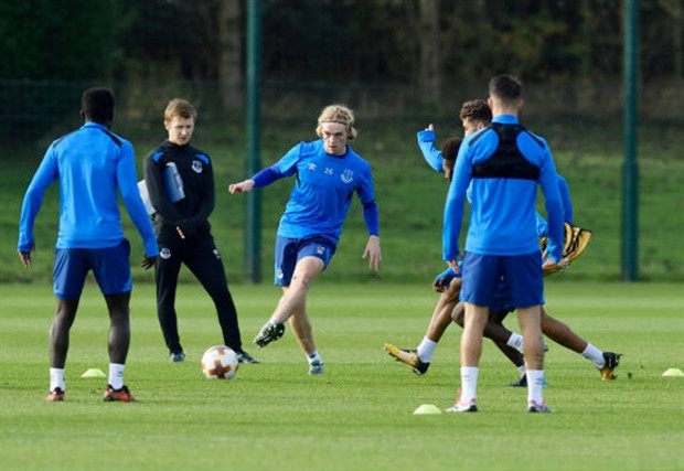 Khủng hoảng chưa qua, nhưng tiếng cười đã trở lại sân tập Everton - Bóng Đá