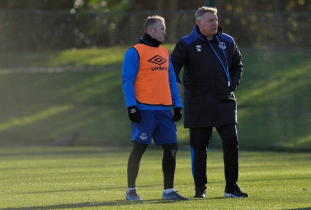 Big Sam trầm lắng trong buổi tập đầu tiên tại Everton - Bóng Đá