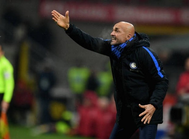 Đưa Milan vào bán kết, người hùng Cutrone chẳng ngại 'ăn thẻ' - Bóng Đá