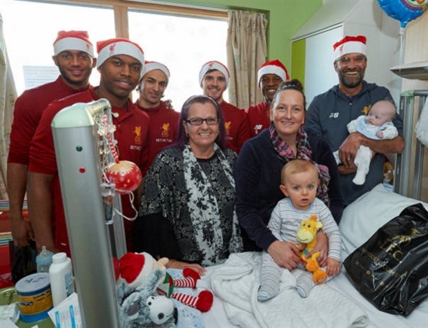 Klopp dẫn đầu Lữ Đoàn Đỏ 'tấn công' bệnh viện tại Liverpool - Bóng Đá