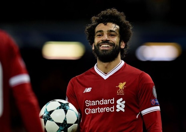 Salah 'đơ người' khi nhận giải cầu thủ xuất sắc - Bóng Đá