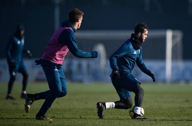 Allegri đứng ngồi không yên trước thềm đại chiến với Roma - Bóng Đá
