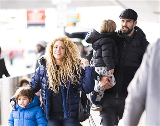 Vợ chồng Pique hạnh phúc tới Mỹ du lịch - Bóng Đá