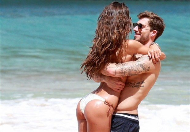 Bị thất sủng tại PSG, Trapp ra biển xả hơi bên người đẹp - Bóng Đá