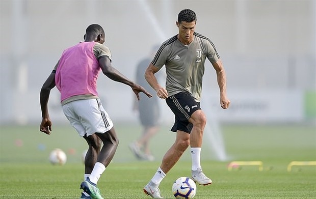 Ra mắt mẫu đồ lót mới, Ronaldo để lộ body siêu chuẩn  - Bóng Đá