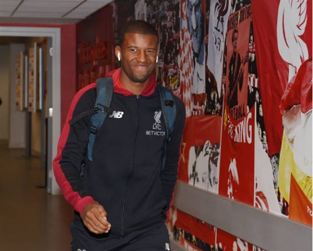 Vượt bão chỉ trích, Salah vẫn tươi cười xuất hiện tại Anfield - Bóng Đá