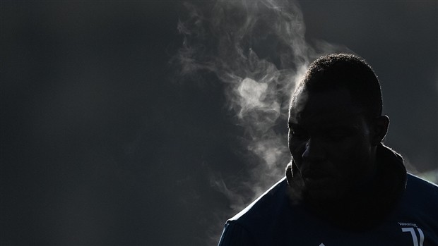 Dàn sao Juventus thích thú nghịch tuyết trên sân tập - Bóng Đá