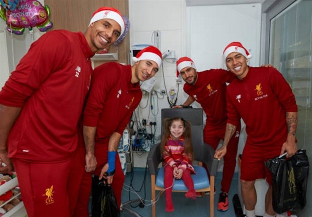 Klopp dẫn đầu Lữ Đoàn Đỏ 'tấn công' bệnh viện tại Liverpool - Bóng Đá