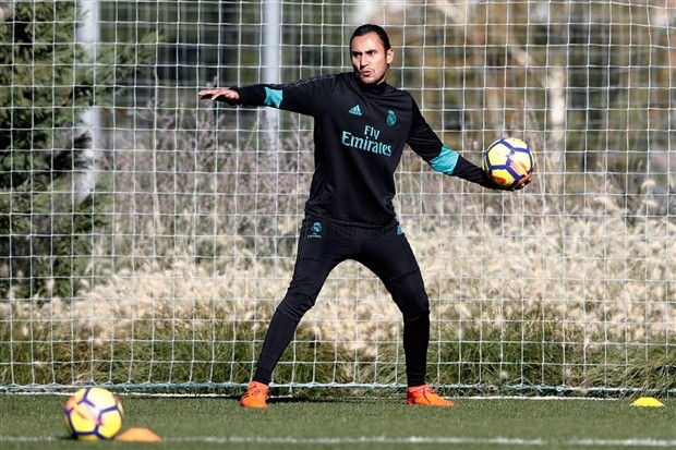 Bạn gái vừa sinh, Ronaldo đã bỏ đi tập luyện - Bóng Đá