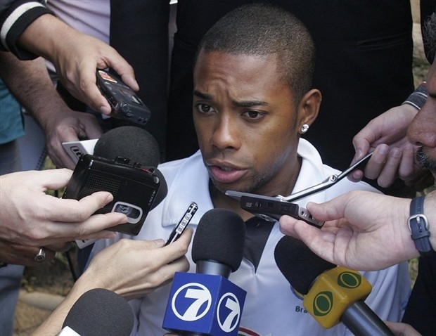 Gia đình ngập tràn hạnh phúc Robinho trước ngày đổ vỡ - Bóng Đá