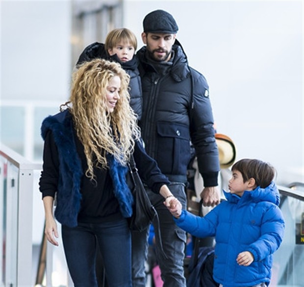 Vợ chồng Pique hạnh phúc tới Mỹ du lịch - Bóng Đá