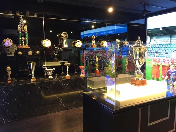 Rodriguez phản ứng thế nào trước tin đồn 'mẹ chồng - nàng dâu' - Bóng Đá