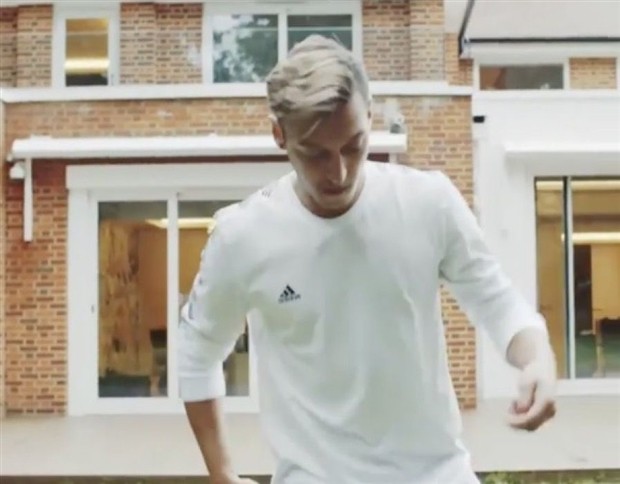 Mesut Ozil lần đầu khoe nhà tại London - Bóng Đá