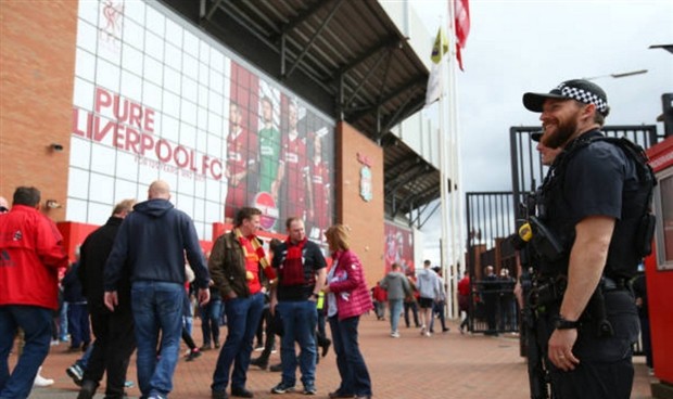 Đồng đội thì hớn hở, Coutinho lại đầy căng thẳng tại Anfield - Bóng Đá