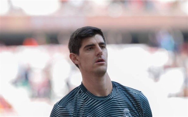 Courtois bị ném chuột trong ngày gặp lại Atletico  - Bóng Đá
