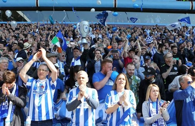 Man Utd lọt vào nhóm những đội bóng hút máu fan 'ghê' nhất NHA - Bóng Đá