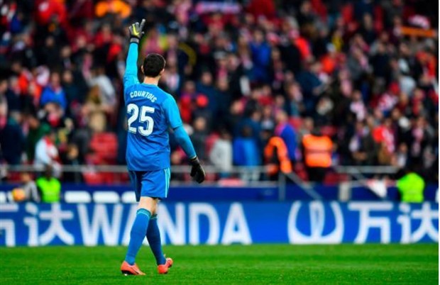 Courtois bị ném chuột trong ngày gặp lại Atletico  - Bóng Đá