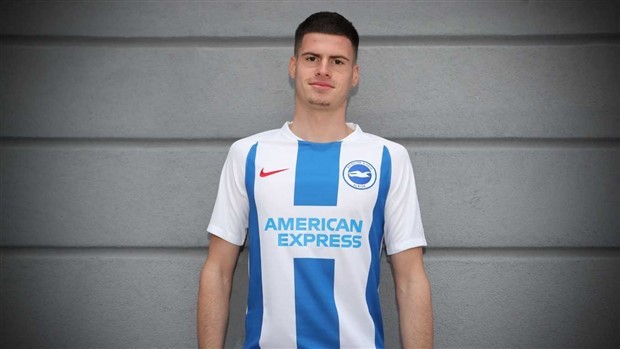 Sốc: 2 tiếng, ký hợp đồng với 22 cầu thủ - Bóng Đá