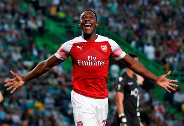 Tương lai bất ổn, sao Arsenal vẫn tươi rói 'đi bơi' - Bóng Đá