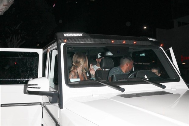 Aguero bị phát hiện 'thác loạn' tại Mỹ cùng gái lạ - Bóng Đá