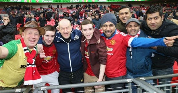Man Utd lọt vào nhóm những đội bóng hút máu fan 'ghê' nhất NHA - Bóng Đá