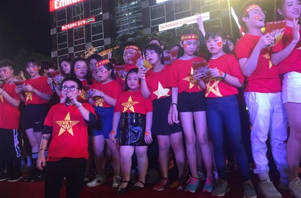 Sao Việt bùng nổ khi Việt Nam chạm 1 tay vào cúp vàng - Bóng Đá