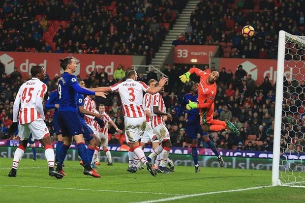 Ngày này năm xưa: Rooney chính thức phá kỷ lục của Sir Bobby Charlton - Bóng Đá