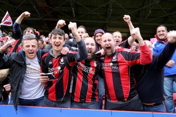 Man Utd lọt vào nhóm những đội bóng hút máu fan 'ghê' nhất NHA - Bóng Đá