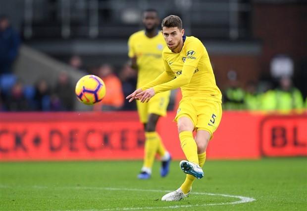 Mặc thắng lợi, trò cưng của Sarri vẫn bị Fan Chelsea chỉ trích - Bóng Đá