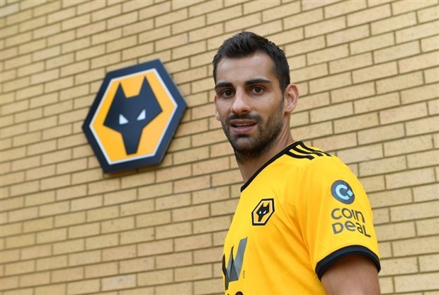 Sốc: 2 tiếng, ký hợp đồng với 22 cầu thủ - Bóng Đá