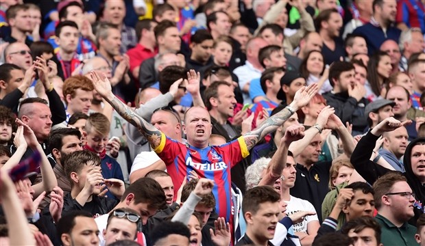 Man Utd lọt vào nhóm những đội bóng hút máu fan 'ghê' nhất NHA - Bóng Đá