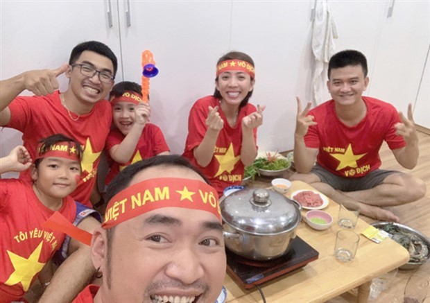 Sao Việt bùng nổ khi Việt Nam chạm 1 tay vào cúp vàng - Bóng Đá